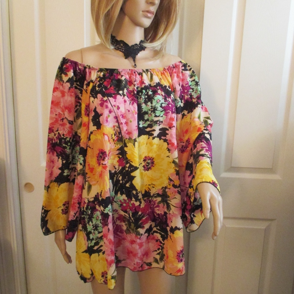 CHA CHA VENTE on/off shoulder blouse - sz 1X - $68